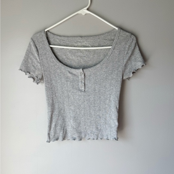 Aeropostale Tops - Aeropostale Women’s Gray Ribbed Short Sleeve Henley Tee With Lettuce Edge